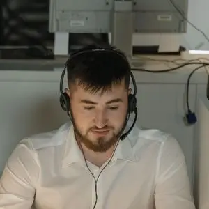 Ученик занимается английским для работы онлайн